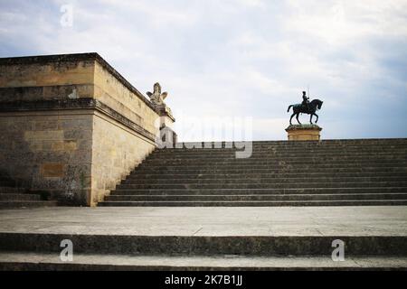 ©PHOTOPQR/LE PARISIEN/Julien BARBARE ; Chantilly ; 21/09/2020 ; OISE TOURISME VISITES TOURISTES CHATEAU PARC DOMAINE CHANTILLY MASQUES COVID-19 CORONAVIRUS MUSEE CONDE - die Château de Chantilly ist ein historisches Französisch château befindet sich in der Stadt Chantilly , Oise , etwa 50 Kilometer nördlich von Paris . Stockfoto