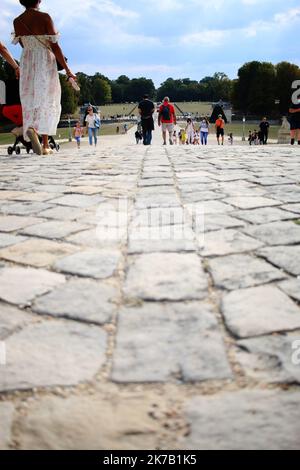 ©PHOTOPQR/LE PARISIEN/Julien BARBARE ; Chantilly ; 21/09/2020 ; OISE TOURISME VISITES TOURISTES CHATEAU PARC DOMAINE CHANTILLY MASQUES COVID-19 CORONAVIRUS MUSEE CONDE - die Château de Chantilly ist ein historisches Französisch château befindet sich in der Stadt Chantilly , Oise , etwa 50 Kilometer nördlich von Paris . Stockfoto