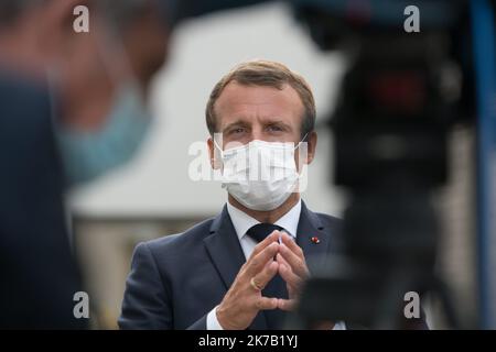 @ Pool/ Jacques Witt/Maxppp, France, paris,2020/09/22 der französische Präsident Emmanuel Macron besucht den EHPAD La Bonne Eure mit der französischen Autonomieministerin Brigitte Bourguignon. Stockfoto