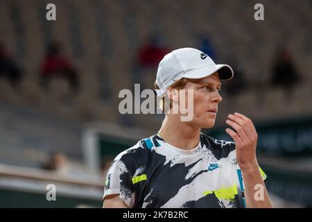 Aurelien Morissard / IP3; Jannik SINNER (ITA) gegen David GOFFIN (Bel) auf dem Philippe Chatrier-Platz des French Open-Tennisturniers bei Roland Garros in Paris, Frankreich, 27.. Juni 2020. Stockfoto