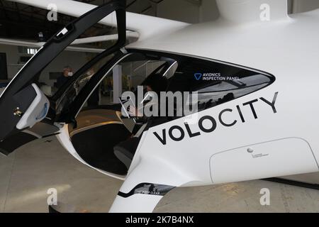 ©PHOTOPQR/LE PARISIEN/Jila VAROQUIER ; ; 30/09/2020 ; Cormeilles-en-Vexin. Le Taxi volant électrique de Volocopter réalisera ses Tests expérimentaux sur l'aérodrome du Val d'Oise. - Cormeilles en Vevin, Frankreich, Sept. 30. 2020 - das fliegende Elektrotaxi Volocopter wird die Tests starten Stockfoto