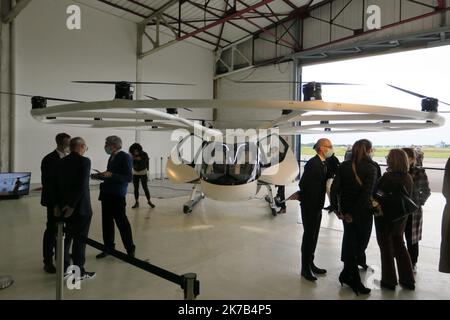 ©PHOTOPQR/LE PARISIEN/Jila VAROQUIER ; ; 30/09/2020 ; Cormeilles-en-Vexin. Le Taxi volant électrique de Volocopter réalisera ses Tests expérimentaux sur l'aérodrome du Val d'Oise. - Cormeilles en Vevin, Frankreich, Sept. 30. 2020 - das fliegende Elektrotaxi Volocopter wird die Tests starten Stockfoto