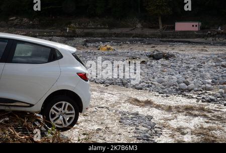 VaLC/Maxppp - Ein General der Flutflut aufgrund von Starkregen durch den Sturm „Alex“ in Breil sur Roya, Frankreich, 03. Oktober 2020. Es wird mit Starkregen und nassem Wetter gerechnet, da Sturm Alex Südfrankreich beeinflusst. Stockfoto