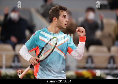 ©PHOTOPQR/LE PARISIEN/ARNAUD JOURNOIS ; PARIS ; 04/10/2020 ; TENNIS , ROLAND GARROS 2020 / INTERNATIONAUX DE FRANCE DE TENNIS 2020 / HUGO GASTON VS DOMINIC THIEM - FRANZÖSISCH OFFEN ROLAND GARROS OCT 4 2020 Stockfoto