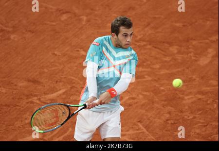 ©PHOTOPQR/LE PARISIEN/ARNAUD JOURNOIS ; PARIS ; 04/10/2020 ; TENNIS , ROLAND GARROS 2020 / INTERNATIONAUX DE FRANCE DE TENNIS 2020 / HUGO GASTON VS DOMINIC THIEM - FRANZÖSISCH OFFEN ROLAND GARROS OCT 4 2020 Stockfoto