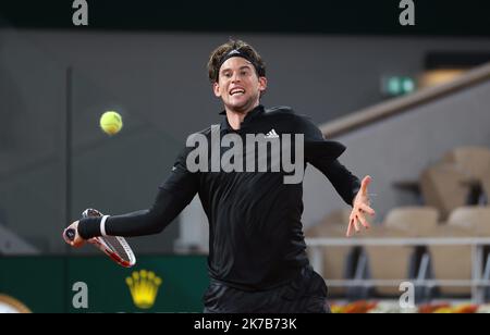 ©PHOTOPQR/LE PARISIEN/ARNAUD JOURNOIS ; PARIS ; 04/10/2020 ; TENNIS , ROLAND GARROS 2020 / INTERNATIONAUX DE FRANCE DE TENNIS 2020 / HUGO GASTON VS DOMINIC THIEM - FRANZÖSISCH OFFEN ROLAND GARROS OCT 4 2020 Stockfoto