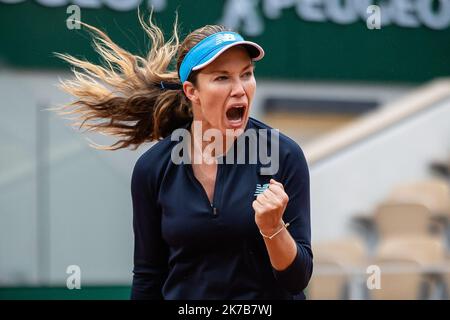 Aurelien Morissard / IP3; Danielle COLLINS (USA) reagiert während ihres Spiels gegen Ons JABEUR (tun) auf dem Philippe Chatrier-Platz auf die Runde 16 des French Open-Tennisturniers bei Roland Garros in Paris, Frankreich, am 6.. Oktober 2020. Stockfoto