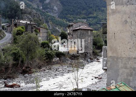 ©PHOTOPQR/NICE MATIN/Jean François Ottonello ; Vallée de la Roya ; 06/10/2020 ; OTTONELLO JEAN-FRANCOIS - mardi 6 octobre 2020, vallée de la Roya - ici, Breil-sur-Roya - Suite de la Tempête Alex qui a frappé les Alpes-Martmes le vendredi 2 octobre - ici à Tende - 2020/10/06. Alex Sturm, Schäden einige Tage danach. Stockfoto