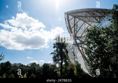 ©Michael Bunel / Le Pictorium/MAXPPP - Michael Bunel / Le Pictorium - 17/08/2018 - Frankreich / Ile-de-France / Paris - Illustration du Batiment de la fondation Louis Vuitton. Cree en Octobre 2006 par le groupe LVMH, elle a pour objectif de promouvoir l'Art et la culture. Le batiment, concu par l'architecte Frank Gehry, est situe au Jardin d'Acclimatation, dans le bois de Boulogne a Paris. 17 Aout 2018. Paris. Frankreich. / 17/08/2018 - Frankreich / Ile-de-France (Region) / Paris - Illustration des Stiftungsgebäudes von Louis Vuitton. Im Oktober 2006 von der LVMH-Gruppe gegründet, zielt sie auf die Förderung von Kunst und Stockfoto