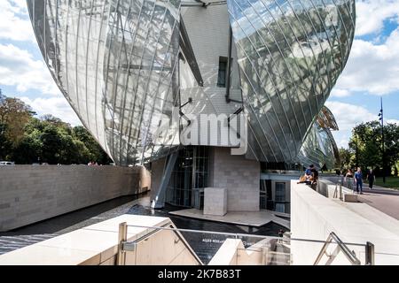 ©Michael Bunel / Le Pictorium/MAXPPP - Michael Bunel / Le Pictorium - 17/08/2018 - Frankreich / Ile-de-France / Paris - Illustration du Batiment de la fondation Louis Vuitton. Cree en Octobre 2006 par le groupe LVMH, elle a pour objectif de promouvoir l'Art et la culture. Le batiment, concu par l'architecte Frank Gehry, est situe au Jardin d'Acclimatation, dans le bois de Boulogne a Paris. 17 Aout 2018. Paris. Frankreich. / 17/08/2018 - Frankreich / Ile-de-France (Region) / Paris - Illustration des Stiftungsgebäudes von Louis Vuitton. Im Oktober 2006 von der LVMH-Gruppe gegründet, zielt sie auf die Förderung von Kunst und Stockfoto