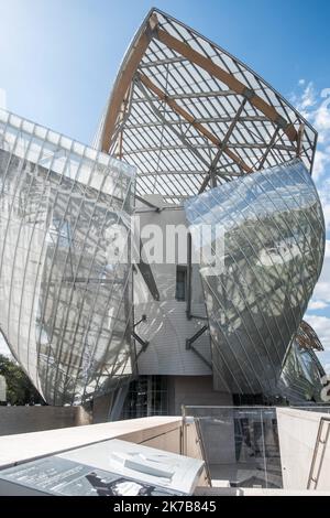 ©Michael Bunel / Le Pictorium/MAXPPP - Michael Bunel / Le Pictorium - 17/08/2018 - Frankreich / Ile-de-France / Paris - Illustration du Batiment de la fondation Louis Vuitton. Cree en Octobre 2006 par le groupe LVMH, elle a pour objectif de promouvoir l'Art et la culture. Le batiment, concu par l'architecte Frank Gehry, est situe au Jardin d'Acclimatation, dans le bois de Boulogne a Paris. 17 Aout 2018. Paris. Frankreich. / 17/08/2018 - Frankreich / Ile-de-France (Region) / Paris - Illustration des Stiftungsgebäudes von Louis Vuitton. Im Oktober 2006 von der LVMH-Gruppe gegründet, zielt sie auf die Förderung von Kunst und Stockfoto