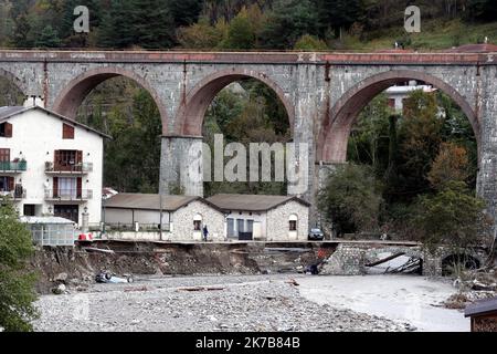 ©PHOTOPQR/NICE MATIN/Jean François Ottonello ; Vallée de la Roya ; 06/10/2020 ; OTTONELLO JEAN-FRANCOIS - mardi 6 octobre 2020, vallée de la Roya - ici, Breil-sur-Roya - Suite de la Tempête Alex qui a frappé les Alpes-Martmes le vendredi 2 octobre - ici à Tende - 2020/10/06. Alex Sturm, Schäden einige Tage danach. Stockfoto