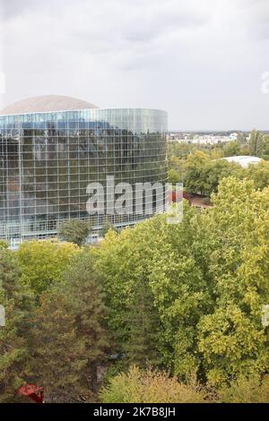 ©PHOTOPQR/L'ALSACE/Jean-Marc LOOS ; Strasbourg ; 06/10/2020 ; Le bâtiment du Parlement européen à Strasbourg à Strasbourg. Erwähnen Sie „ Réalisation Studio Europe “ obligatoire. - Straßburg, Frankreich Okt 6 2020 Stockfoto