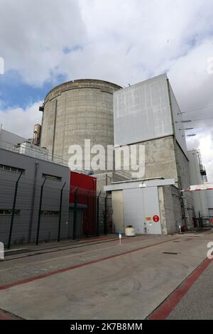 ©PHOTOPQR/L'ALSACE/Thierry GACHON ; Fessenheim ; 06/10/2020 ; Le réacteur N arrêt 1 à l'flanqué de la piscine de refroidissement dans l'enceinte de la centrale nucléaire de Fessenheim, le 6 octobre 2020. - Das Kernkraftwerk Fessenheim befindet sich in der Gemeinde Fessenheim im Departement Haut-Rhin in Grand Est im Nordosten Frankreichs Stockfoto