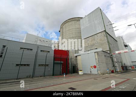 ©PHOTOPQR/L'ALSACE/Thierry GACHON ; Fessenheim ; 06/10/2020 ; Le réacteur N arrêt 1 à l'flanqué de la piscine de refroidissement dans l'enceinte de la centrale nucléaire de Fessenheim, le 6 octobre 2020. - Das Kernkraftwerk Fessenheim befindet sich in der Gemeinde Fessenheim im Departement Haut-Rhin in Grand Est im Nordosten Frankreichs Stockfoto