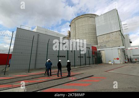 ©PHOTOPQR/L'ALSACE/Thierry GACHON ; Fessenheim ; 06/10/2020 ; Le réacteur N arrêt 1 à l'flanqué de la piscine de refroidissement dans l'enceinte de la centrale nucléaire de Fessenheim, le 6 octobre 2020. - Das Kernkraftwerk Fessenheim befindet sich in der Gemeinde Fessenheim im Departement Haut-Rhin in Grand Est im Nordosten Frankreichs Stockfoto