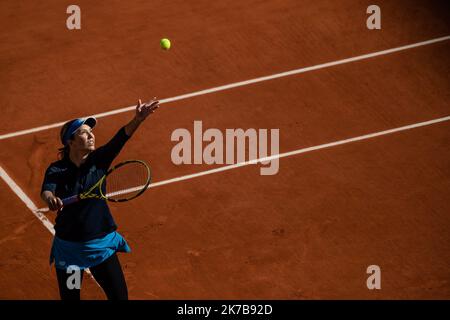 Aurelien Morissard / IP3; Danielle COLLINS (USA) ist während ihres Spiels gegen Sofia KENIN (USA) auf dem Philippe Chatrier-Platz im Viertelfinale des French Open-Tennisturniers bei Roland Garros in Paris, Frankreich, am 7.. Oktober 2020. Stockfoto