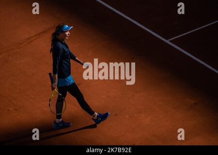 Aurelien Morissard / IP3; Danielle COLLINS (USA) Attitüde während ihres Spiels gegen Sofia KENIN (USA) auf dem Philippe-Chatrier-Platz im Viertelfinale des French Open-Tennisturniers bei Roland Garros in Paris, Frankreich, 7.. Oktober 2020. Stockfoto