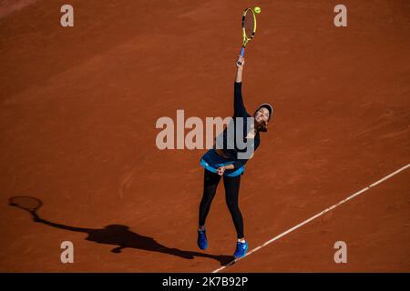 Aurelien Morissard / IP3; Danielle COLLINS (USA) ist während ihres Spiels gegen Sofia KENIN (USA) auf dem Philippe Chatrier-Platz im Viertelfinale des French Open-Tennisturniers bei Roland Garros in Paris, Frankreich, am 7.. Oktober 2020. Stockfoto