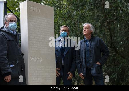 ©PHOTOPQR/OUEST FRANCE/Philippe RENAULT ; Bayeux ; 08/10/2020 ; Prix Bayeux Calvados-Normandie des correspondants de guerre. Mémorial des Reporters. Christophe Deloire, Président de RSF, Patrick Gomont, maire de Bayeux, Ed Vuilliamy, grand Reporter britannique, le président du Jury Foto Philippe RENAULT / Ouest-France - Bayeux, Frankreich, 8. 2020. oktober -Bayeux Calvados-Normandie-Preis für Kriegskorrespondenten. Stockfoto