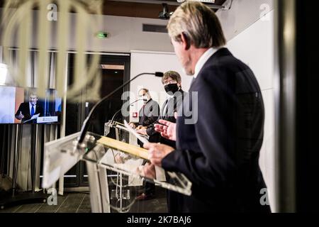 ©PHOTOPQR/L'INDEPENDANT/Nicolas Parent ; Perpignan ; 09/10/2020 ; Conférence de Presse des trois anciens présidents d ela généralitat de Catalunya, Quim Torra, Carles Puigdemont, et Artur Mas, réunis à Perpignan. Der katalanische Separatistenpräsident Quim Torra, das Europaabgeordnete und der ehemalige katalanische Präsident Carles Puigdemont und der ehemalige katalanische Regionalpräsident Artur Mas, die letzten drei Präsidenten der katalanischen Region, halten am 9. Oktober 2020 eine Pressekonferenz in Perpignan, Südwest-Frankreich. Stockfoto