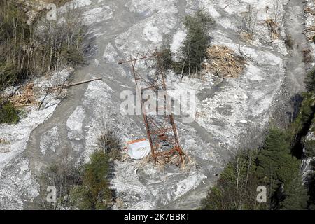 ©PHOTOPQR/NICE MATIN/Dylan Meiffret ; Tende ; 10/10/2020 ; TENDE, le 10/10/2020, Vues eyriennes des dégâts sur la commune de Tende Suite à la Catastrophe de la Tempête Alex. - 2020/10/10. Luftaufnahmen von Tende, Südfrankreich. Stockfoto