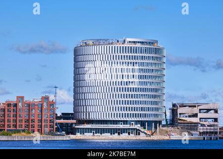 Kopenhagen, Dänemark - Sept 2022: Runder Block Tip of Redmolen entworfen von Cobe, Residence Inn Nordhavn Projekt Stockfoto