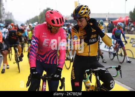 ©Laurent Lairys/MAXPPP - Alberto Bettiol von EF pro CYCLING und Wout Van aert vom TEAM JUMBO - VISMA während der Ronde van Vlaanderen 2020, Rundfahrt durch Flandern, Antwerpen - Oudenaarde am 18. Oktober 2020 in Oudenaarde, Belgien - Foto Laurent Lairys / MAXPPP Stockfoto