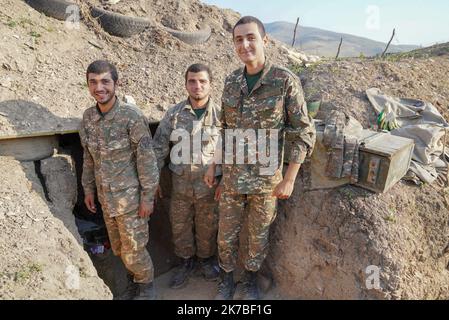 un poste d'artillerie arménien dans la région de Martuni dans le Sud du haut Karabach - ein armenischer Artillerieposten in der Region Martuni im südlichen Berg-Karabach Martuni, dans le sud du Haut Karabach, la ville a été durement touchée par des bombardements avec des armes non conventionnelles à sous munition, la Population a majoritairement fuit la ville. Poste d'artillerie arménien très proche du Front dans la région de Martuni. Martuni, im Süden von Berg-Karabach, war die Stadt stark von Bombardierungen mit unkonventioneller Streumunition betroffen, die Bevölkerung floh größtenteils aus der Cit Stockfoto