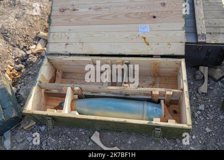 un poste d'artillerie arménien dans la région de Martuni dans le Sud du haut Karabach - ein armenischer Artillerieposten in der Region Martuni im südlichen Berg-Karabach Martuni, dans le sud du Haut Karabach, la ville a été durement touchée par des bombardements avec des armes non conventionnelles à sous munition, la Population a majoritairement fuit la ville. Poste d'artillerie arménien très proche du Front dans la région de Martuni. Martuni, im Süden von Berg-Karabach, war die Stadt stark von Bombardierungen mit unkonventioneller Streumunition betroffen, die Bevölkerung floh größtenteils aus der Cit Stockfoto