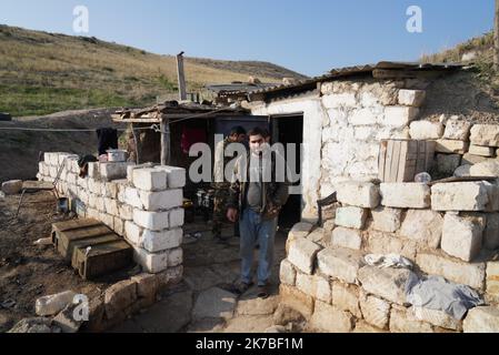 un poste d'artillerie arménien dans la région de Martuni dans le Sud du haut Karabach - ein armenischer Artillerieposten in der Region Martuni im südlichen Berg-Karabach Martuni, dans le sud du Haut Karabach, la ville a été durement touchée par des bombardements avec des armes non conventionnelles à sous munition, la Population a majoritairement fuit la ville. Poste d'artillerie arménien très proche du Front dans la région de Martuni. Martuni, im Süden von Berg-Karabach, war die Stadt stark von Bombardierungen mit unkonventioneller Streumunition betroffen, die Bevölkerung floh größtenteils aus der Cit Stockfoto