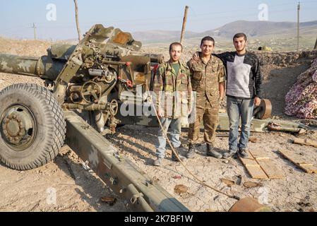 un poste d'artillerie arménien dans la région de Martuni dans le Sud du haut Karabach - ein armenischer Artillerieposten in der Region Martuni im südlichen Berg-Karabach Martuni, dans le sud du Haut Karabach, la ville a été durement touchée par des bombardements avec des armes non conventionnelles à sous munition, la Population a majoritairement fuit la ville. Poste d'artillerie arménien très proche du Front dans la région de Martuni. Martuni, im Süden von Berg-Karabach, war die Stadt stark von Bombardierungen mit unkonventioneller Streumunition betroffen, die Bevölkerung floh größtenteils aus der Cit Stockfoto