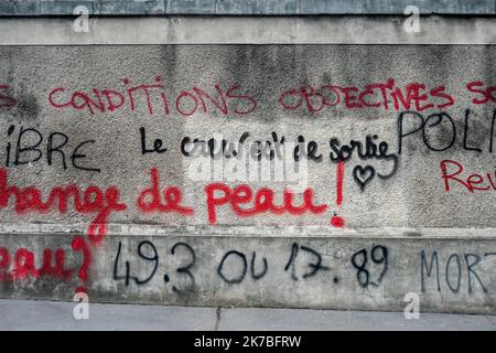 ©Michael Bunel / Le Pictorium/MAXPPP - Michael Bunel / Le Pictorium - 16/06/2016 - Frankreich / Paris - Casses et graffitis sur le chemin de la derniere Manifestation contre les propositions de reform du travail a Paris le 14 juin 2016. Quarante personnes ont ete Blessees et les autorites ont procede a 73 arrestations. 16 juin 2016. Paris, Frankreich. / 16/06/2016 - Frankreich / Paris - Brüche und Graffiti auf dem Weg zur letzten Demonstration gegen die Vorschläge zur Arbeitsreform am 14. Juni 2016 in Paris. Vierzig Menschen wurden verletzt und die Behörden nahmen 73 Personen fest. 16. Juni 2016. Paris, Frankreich. Stockfoto