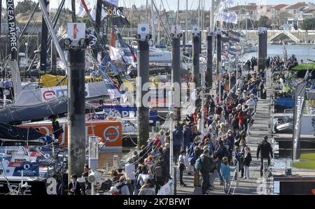 ©PHOTOPQR/OUEST FRANKREICH/jerome fouquet ; LES SABLES D'OLONNE ; 21/10/2020 ; Vendée Globe 2020. Public sur les Pontons Foto: jerome fouquet/ Ouest-France Stockfoto