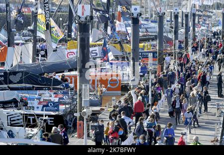 ©PHOTOPQR/OUEST FRANKREICH/jerome fouquet ; LES SABLES D'OLONNE ; 21/10/2020 ; Vendée Globe 2020. Public sur les Pontons Foto: jerome fouquet/ Ouest-France Stockfoto