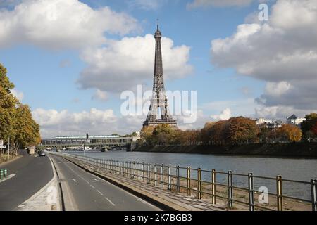 ©PHOTOPQR/LE PARISIEN/ARNAUD JOURNOIS ; PARIS ; 23/10/2020 ; ILLUSTRATION PARIS - TOUR EIFFEL - SEINE - VOIES SUR BERGE - 2020/10/23. Allgemeine Aussicht auf Paris. Stockfoto