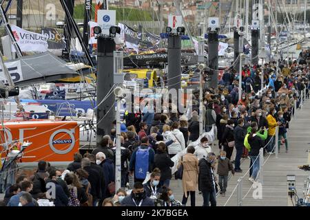 ©PHOTOPQR/OUEST FRANKREICH/Thomas Bengardis ; Les Sables d'Olonne ; 24/10/2020 ; Vendée-Globe 2020. Ambiance Village. Foto: Thomas Byregis / Ouest-France Vendee Globe Solo-Segelrennen um die Welt. Sables d'Olonne Atmosphäre am 24. Oktober 2020 Stockfoto