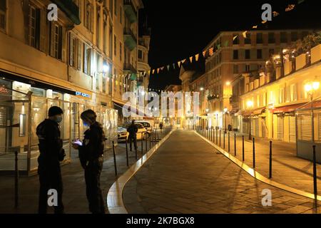 ©PHOTOPQR/NICE MATIN/Sébastien Botella ; schön ; 24/10/2020 ; Application du couvre-feu à schön dès 21 heures Suite au Rebond de l’épidémie de Covid-19, le samedi 24 octobre 2020. Nice; 24/10/2020; Anwendung der Ausgangssperre in Nizza ab 9 Uhr nach der Erholung der Covid-19-Epidemie am Samstag, dem 24. Oktober 2020. Stockfoto