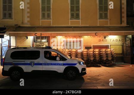 ©PHOTOPQR/NICE MATIN/Sébastien Botella ; schön ; 24/10/2020 ; Application du couvre-feu à schön dès 21 heures Suite au Rebond de l’épidémie de Covid-19, le samedi 24 octobre 2020. Nice; 24/10/2020; Anwendung der Ausgangssperre in Nizza ab 9 Uhr nach der Erholung der Covid-19-Epidemie am Samstag, dem 24. Oktober 2020. Stockfoto