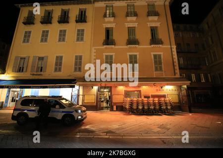 ©PHOTOPQR/NICE MATIN/Sébastien Botella ; schön ; 24/10/2020 ; Application du couvre-feu à schön dès 21 heures Suite au Rebond de l’épidémie de Covid-19, le samedi 24 octobre 2020. Nice; 24/10/2020; Anwendung der Ausgangssperre in Nizza ab 9 Uhr nach der Erholung der Covid-19-Epidemie am Samstag, dem 24. Oktober 2020. Stockfoto