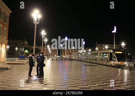 ©PHOTOPQR/NICE MATIN/Sébastien Botella ; schön ; 24/10/2020 ; Application du couvre-feu à schön dès 21 heures Suite au Rebond de l’épidémie de Covid-19, le samedi 24 octobre 2020. Nice; 24/10/2020; Anwendung der Ausgangssperre in Nizza ab 9 Uhr nach der Erholung der Covid-19-Epidemie am Samstag, dem 24. Oktober 2020. Stockfoto