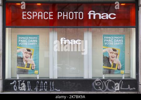 ©Sebastien Muylaert/MAXPPP - Illustration d'un magasin fnac ouvert malgre le Debut du deuxieme confinement Suite a la recrudescence de l'épidemie du covid 19. Paris, 30.10.2020 - Frankreich, 30. 2020. oktober - Neue Sperre gegen die Ausbreitung der Covid-19-Pandemie bis 1. 2020. dezember Stockfoto