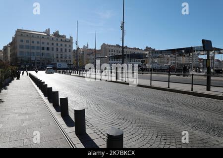 ©PHOTOPQR/LA PROVENCE/VREL Valerie ; Marseille ; 30/10/2020 ; ambiances autour du Vieux-Port, le Premier jour du reconfinement . Les consignes semblent être plutôt respectées, peu de gens circulent. - Frankreich, 30. 2020. oktober - Neue Sperre gegen die Ausbreitung der Covid-19-Pandemie bis 1. 2020. dezember Stockfoto