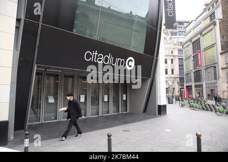 ©PHOTOPQR/LE PARISIEN/Olivier ARANDEL ; Paris ; 31/10/2020 ; Paris samedi 31 octobre 2020 ambiance de rue et commerces fermés dans le quartier St Lazare . - Frankreich, 31. 2020. oktober - Neue Sperre gegen die Ausbreitung der Covid-19-Pandemie bis 1. 2020. dezember Stockfoto