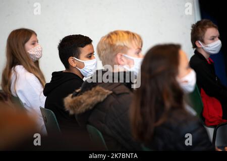 ©PHOTOPQR/VOIX DU Nord/PASCAL BONNIERE ; 02/11/2020 ; ARMENTIERES 02.11.2020 reconfinement covid19 , Hommage an den eindringlichen Samuel Paty au collége Jean Rostand d Armentieres en Presence de Laurent Pietraszewski .PHOTO PASCAL BONNIERE / LA VOIX DU Nord - - 2020/11/02. Frankreich hielt eine nationale Hommage an Samuel Paty in Schulen. Stockfoto