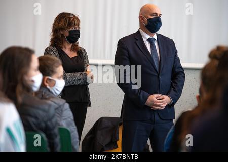 ©PHOTOPQR/VOIX DU Nord/PASCAL BONNIERE ; 02/11/2020 ; ARMENTIERES 02.11.2020 reconfinement covid19 , Hommage an den eindringlichen Samuel Paty au collége Jean Rostand d Armentieres en Presence de Laurent Pietraszewski .PHOTO PASCAL BONNIERE / LA VOIX DU Nord - - 2020/11/02. Frankreich hielt eine nationale Hommage an Samuel Paty in Schulen. Stockfoto