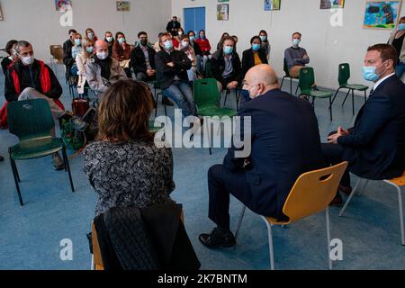 ©PHOTOPQR/VOIX DU Nord/PASCAL BONNIERE ; 02/11/2020 ; ARMENTIERES 02.11.2020 reconfinement covid19 , Hommage an den eindringlichen Samuel Paty au collége Jean Rostand d Armentieres en Presence de Laurent Pietraszewski .PHOTO PASCAL BONNIERE / LA VOIX DU Nord - - 2020/11/02. Frankreich hielt eine nationale Hommage an Samuel Paty in Schulen. Stockfoto