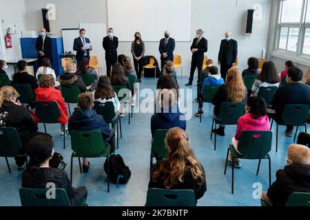 ©PHOTOPQR/VOIX DU Nord/PASCAL BONNIERE ; 02/11/2020 ; ARMENTIERES 02.11.2020 reconfinement covid19 , Hommage an den eindringlichen Samuel Paty au collége Jean Rostand d Armentieres en Presence de Laurent Pietraszewski .PHOTO PASCAL BONNIERE / LA VOIX DU Nord - - 2020/11/02. Frankreich hielt eine nationale Hommage an Samuel Paty in Schulen. Stockfoto