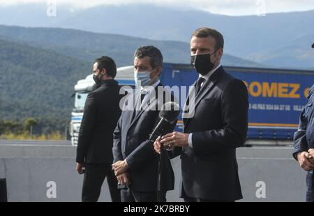 ©PHOTOPQR/L'INDEPENDANT/Michel CLEMENTZ ; Perpignan 05/11/2020 Emmanuel Macron au Perthus ce jeudi annonce le doublement des forces de sécurité à la frontière Emmanuel Macron während eines Besuchs an der Grenze zwischen Frankreich und Spanien , Am 5. November 2020 in Le Perthus, Frankreich, die Verdoppelung der Zahl der Grenzschutzbeamten, „aufgrund der Verschärfung der Bedrohung“ durch den Terrorismus bekannt zu geben. Stockfoto