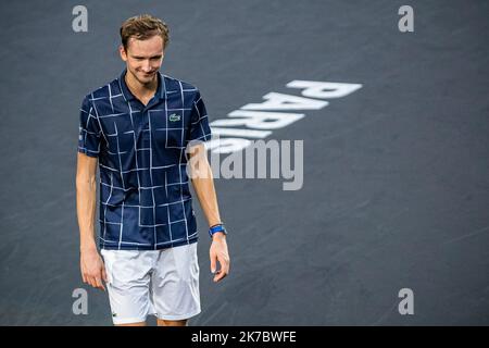 Aurelien Morissard / IP3; Paris, Frankreich le 8 novembre 2020 - Le Russe Daniil MEDVEDEV remporte la finale de Tennis en simple masculin du tournoi de Tennis en salle ATP World Tour Masters 1000 - Paris Masters (Paris Bercy) - a l Arena AccorHotels. Daniil MEDVEDEV aus Russland gewinnt am 8. November 2020 in der AccorHotels Arena in Paris das Finale des Herren-Einzel-Tennisturniers beim ATP World Tour Masters 1000 - Paris Masters (Paris Bercy). Stockfoto